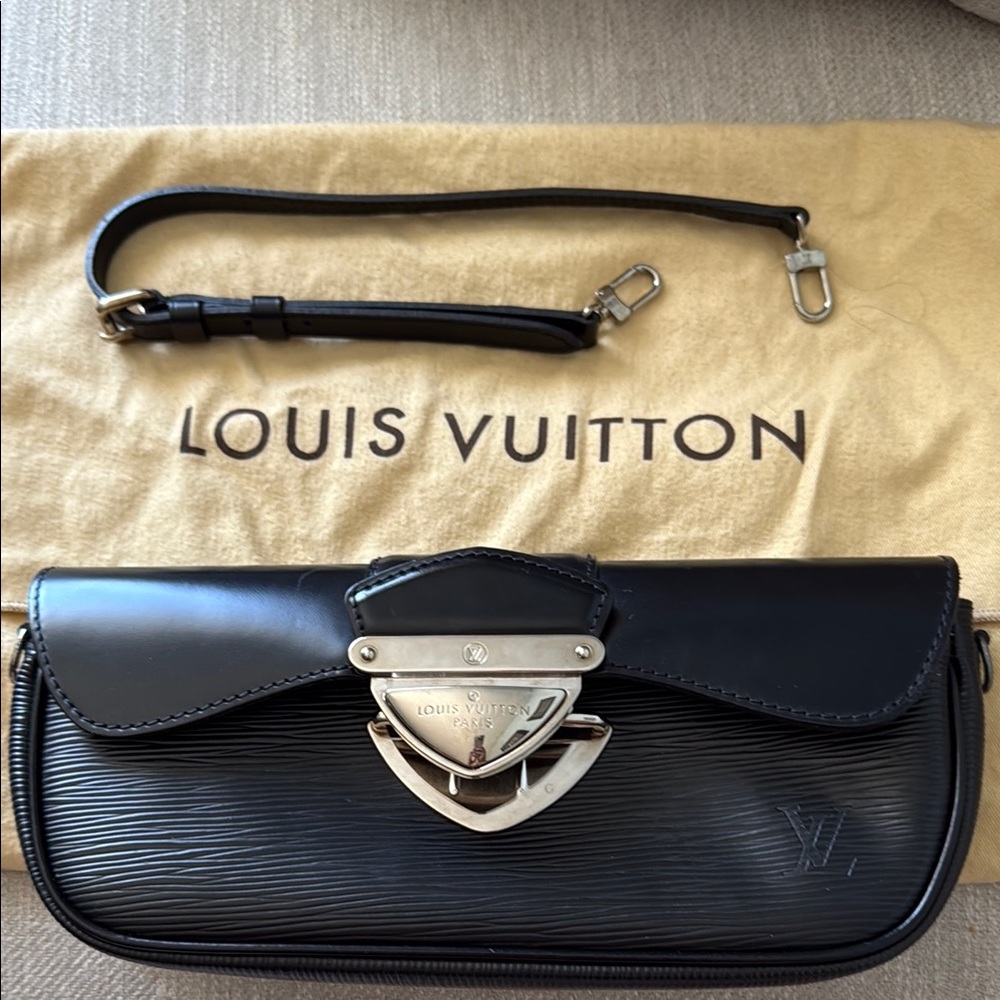 Louis Vuitton Black épi leather Montaigne clutch